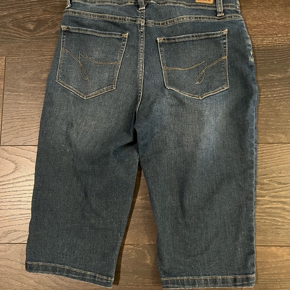 Jordache Women's Dark Blue Denim Capri Jeans - Picture 3 of 4